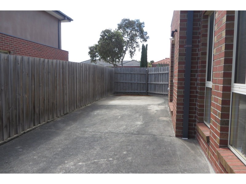 16 Aristocrat Terrace, South Morang VIC 3752