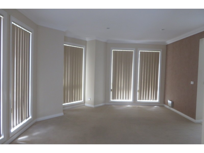 16 Aristocrat Terrace, South Morang VIC 3752