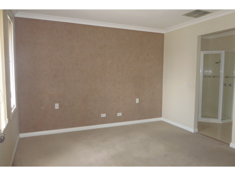 16 Aristocrat Terrace, South Morang VIC 3752