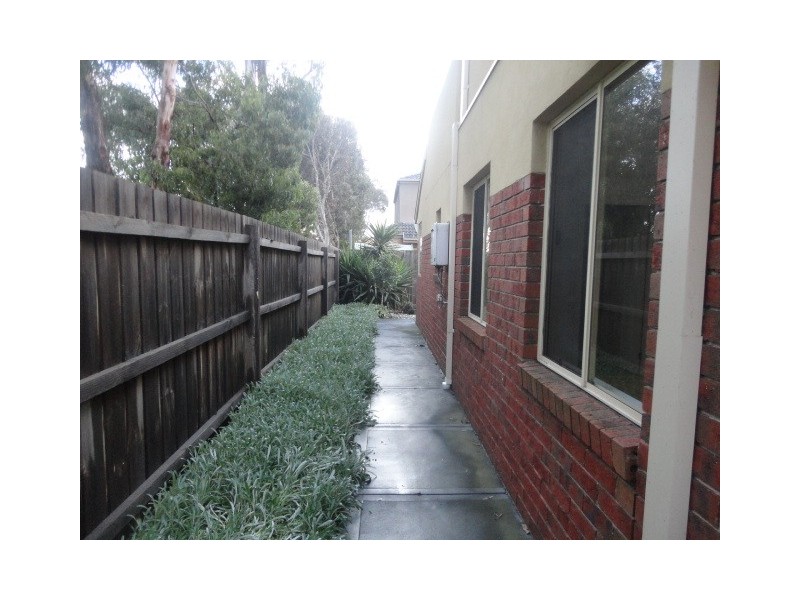 2/11 Payne Place, South Morang VIC 3752