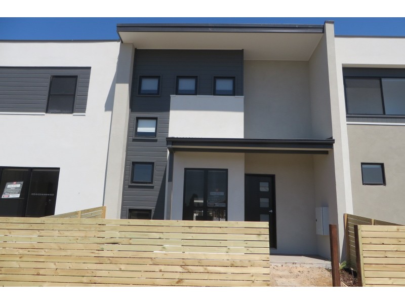 46 Oscar Circuit, Roxburgh Park VIC 3064