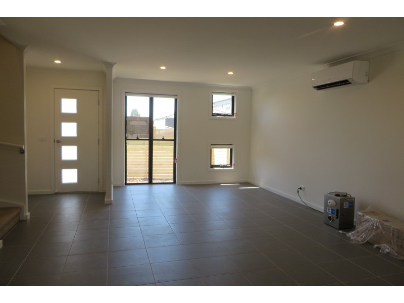 46 Oscar Circuit, Roxburgh Park VIC 3064