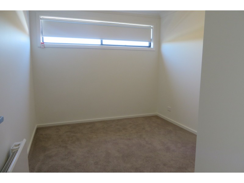 46 Oscar Circuit, Roxburgh Park VIC 3064