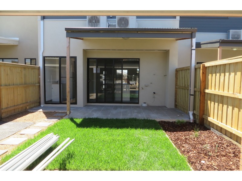 46 Oscar Circuit, Roxburgh Park VIC 3064