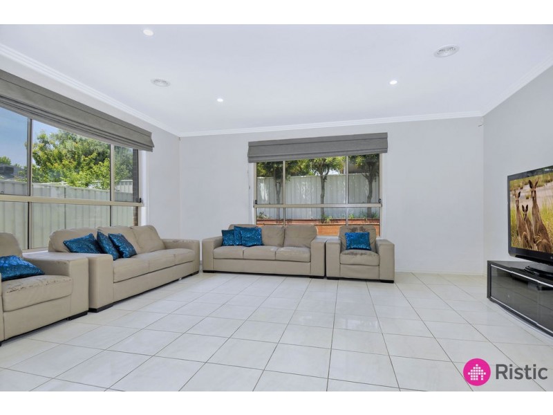 87 Golfview Drive, Craigieburn VIC 3064