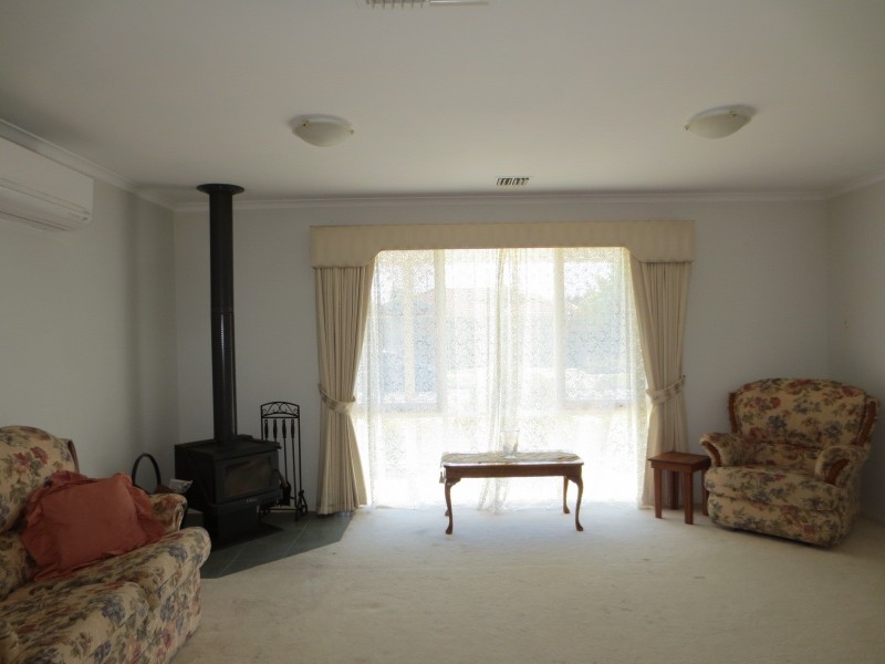 7 Burridge Close, Mill Park VIC 3082