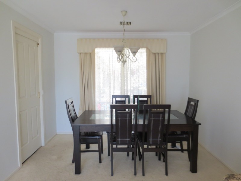 7 Burridge Close, Mill Park VIC 3082