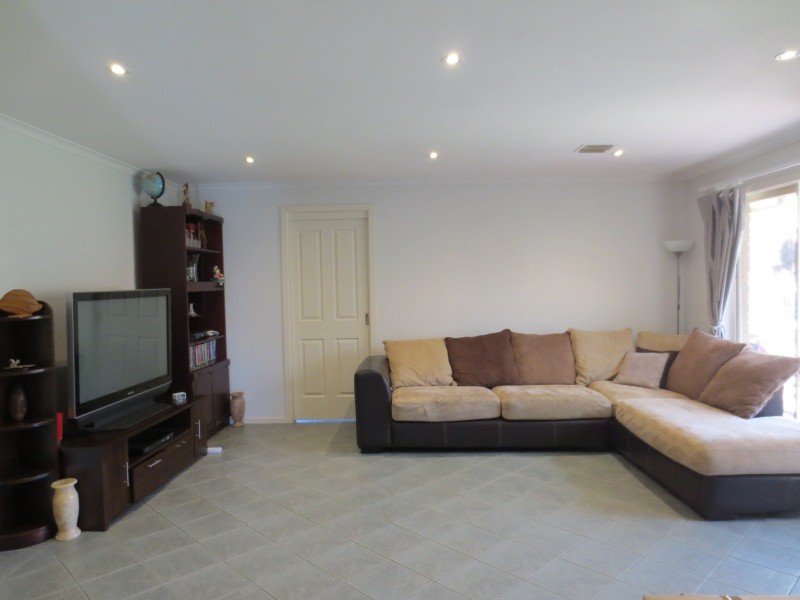 7 Burridge Close, Mill Park VIC 3082