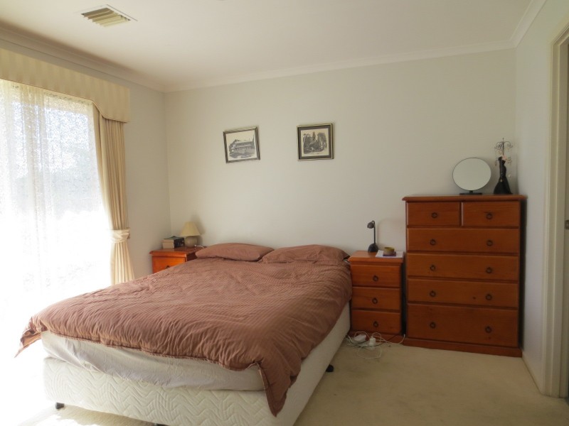 7 Burridge Close, Mill Park VIC 3082