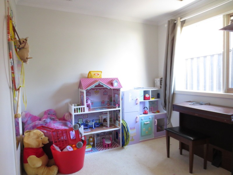 7 Burridge Close, Mill Park VIC 3082