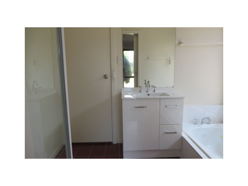 2 Westleigh Court, Mill Park VIC 3082