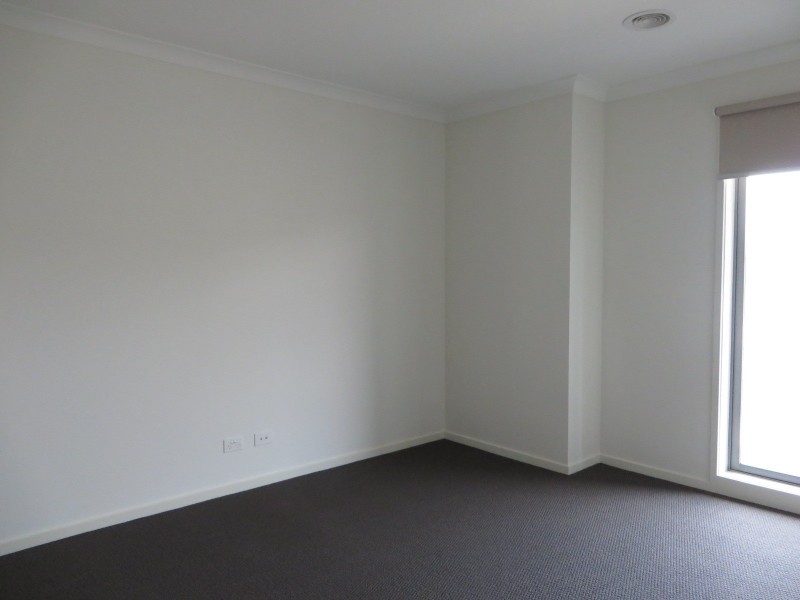 18 Turion Drive, Mickleham VIC 3064