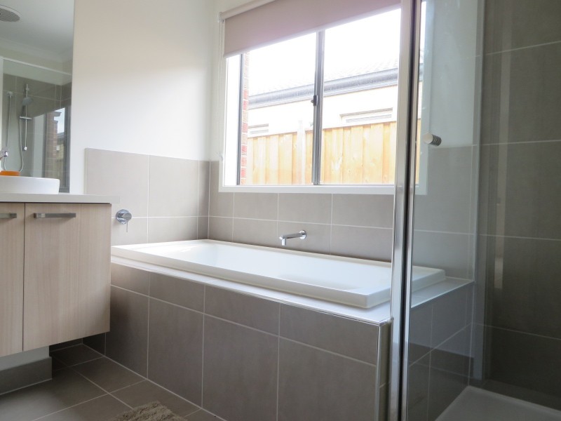 18 Turion Drive, Mickleham VIC 3064