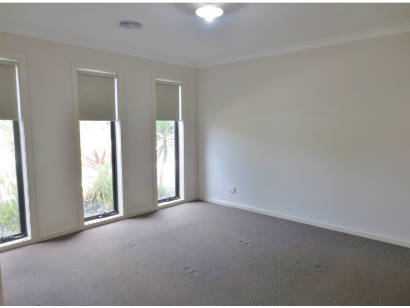 16 Cotswold Way, Mernda VIC 3754