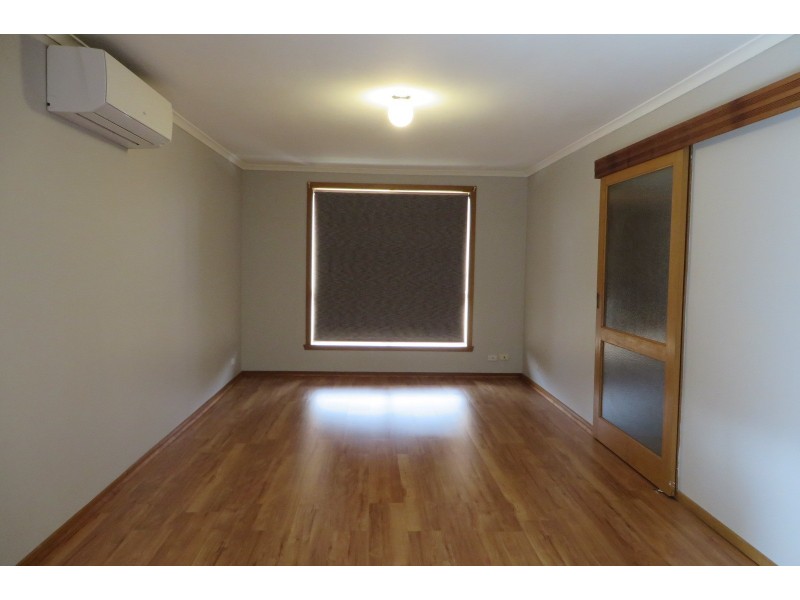 1/37 Hawkes Drive, Mill Park VIC 3082