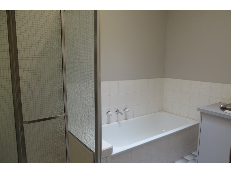 1/37 Hawkes Drive, Mill Park VIC 3082