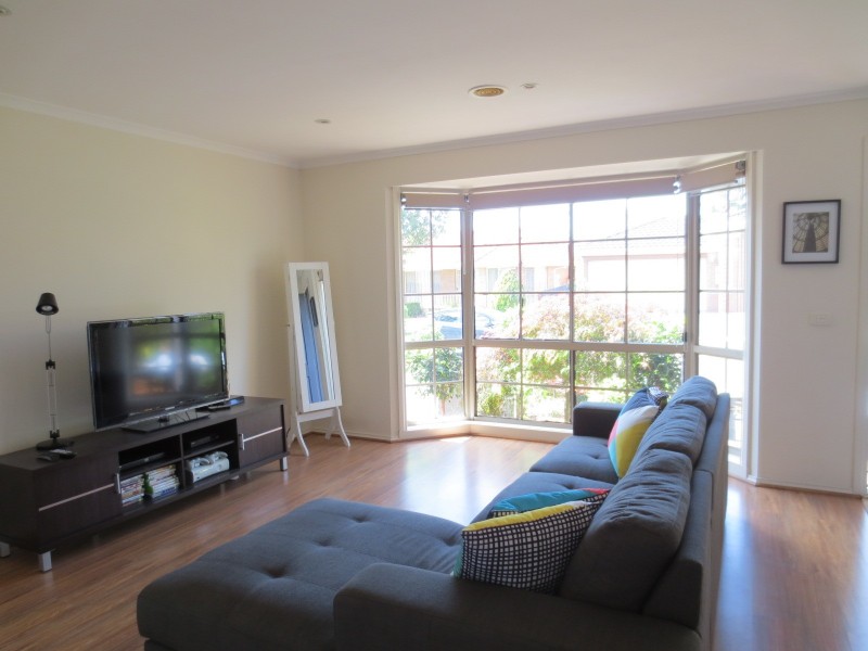 4 Bentley Way, Mill Park VIC 3082