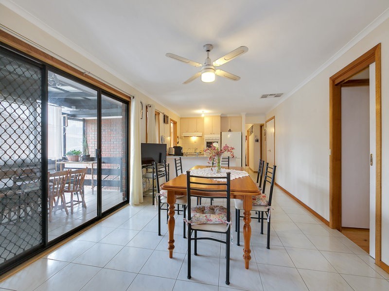 7 Hawkes Drive, Mill Park VIC 3082