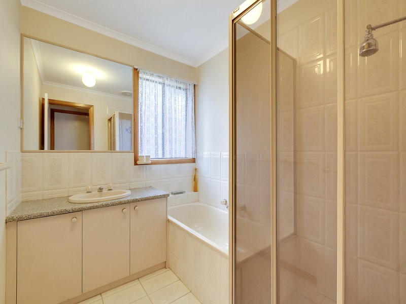 7 Hawkes Drive, Mill Park VIC 3082