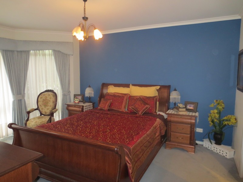 6 Bentley Way, Mill Park VIC 3082