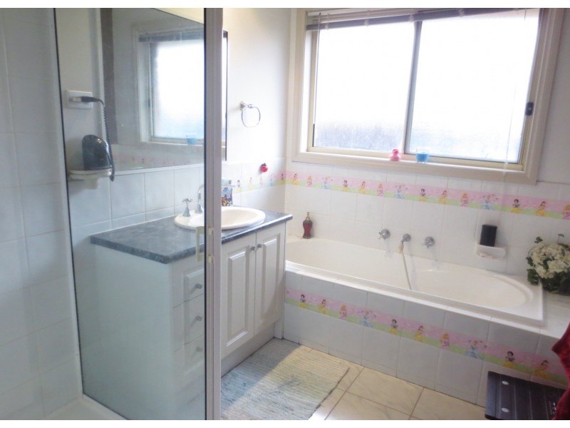 6 Bentley Way, Mill Park VIC 3082