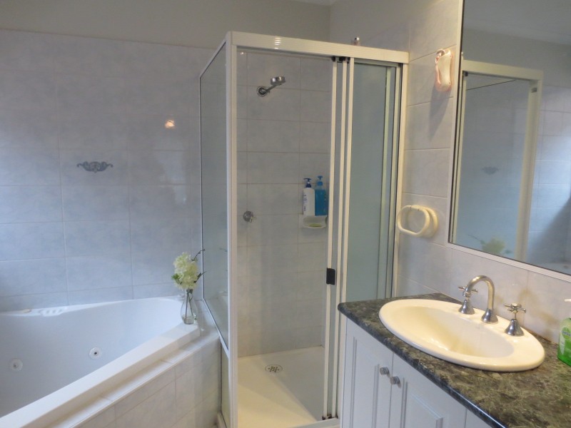 6 Bentley Way, Mill Park VIC 3082