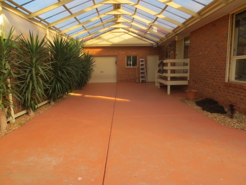 6 Bentley Way, Mill Park VIC 3082