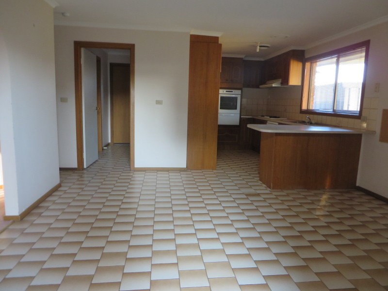 27 Kingston Town Crescent, Mill Park VIC 3082