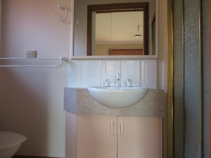 27 Kingston Town Crescent, Mill Park VIC 3082