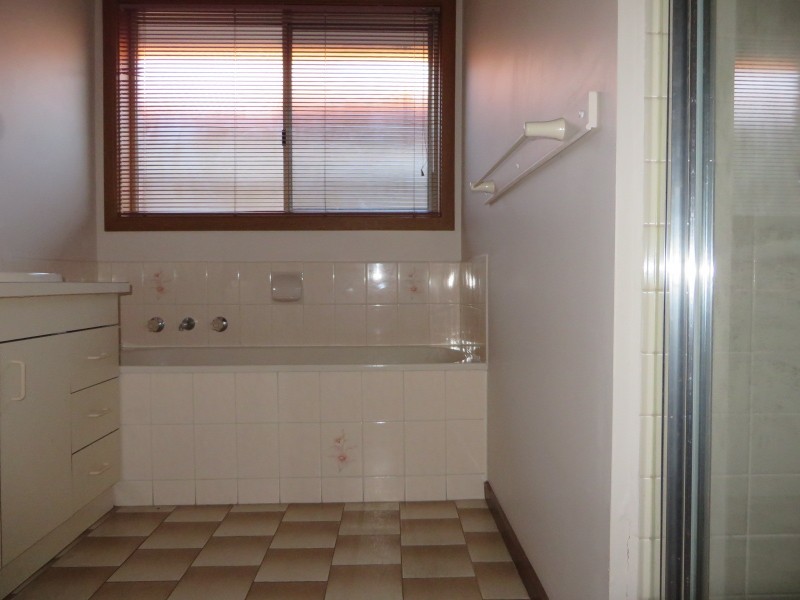 27 Kingston Town Crescent, Mill Park VIC 3082