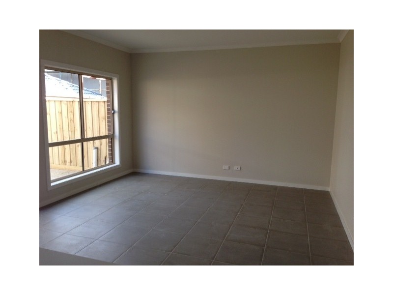 10 Pittard Walk, Epping VIC 3076