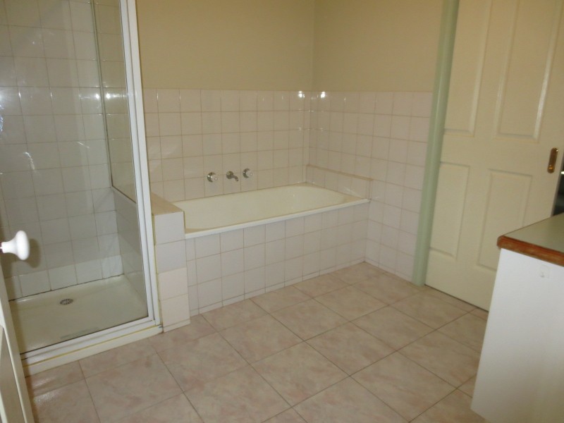 2/68-92 Mckimmies Road, Lalor VIC 3075