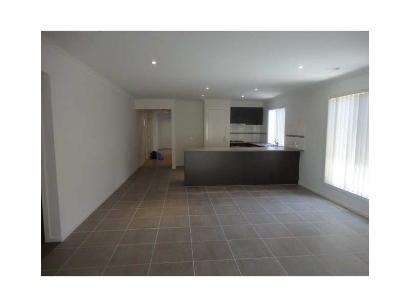 18 Sandover Street, Doreen VIC 3754