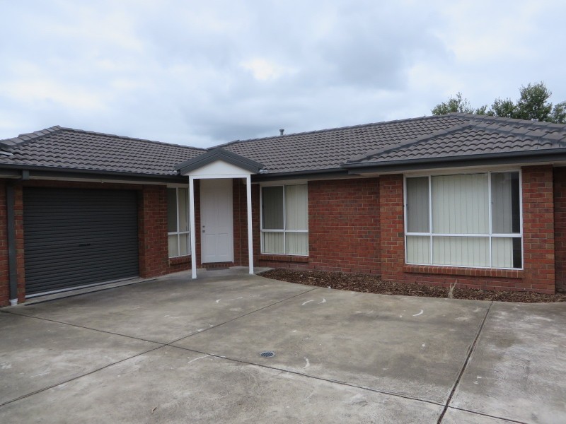 2/73 Woolnough Drive, Mill Park VIC 3082