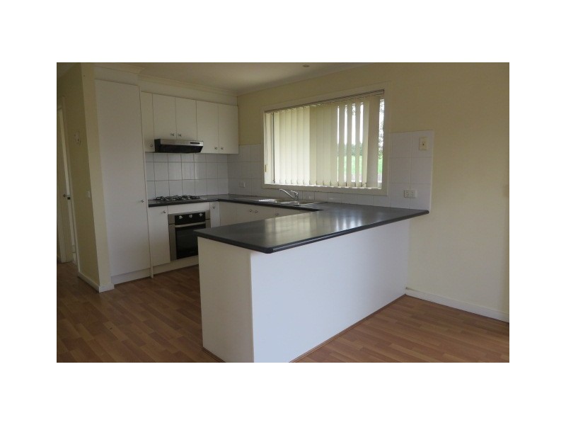 2/73 Woolnough Drive, Mill Park VIC 3082