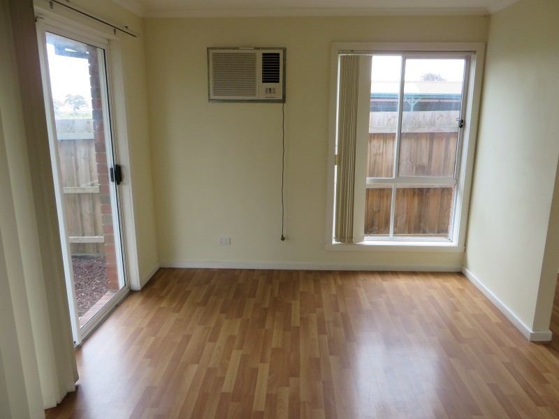 2/73 Woolnough Drive, Mill Park VIC 3082