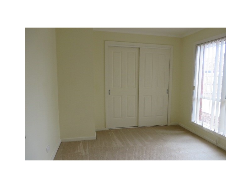 2/73 Woolnough Drive, Mill Park VIC 3082