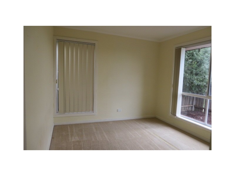 2/73 Woolnough Drive, Mill Park VIC 3082