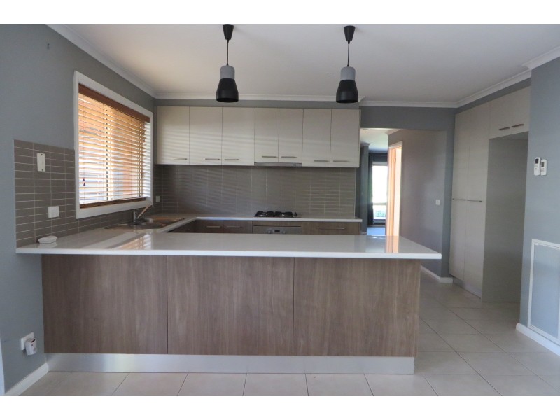 4 Camden Close, South Morang VIC 3752