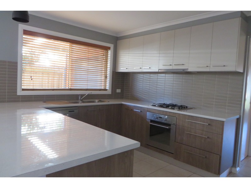 4 Camden Close, South Morang VIC 3752