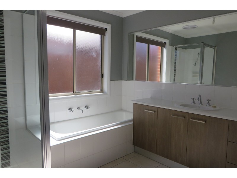 4 Camden Close, South Morang VIC 3752