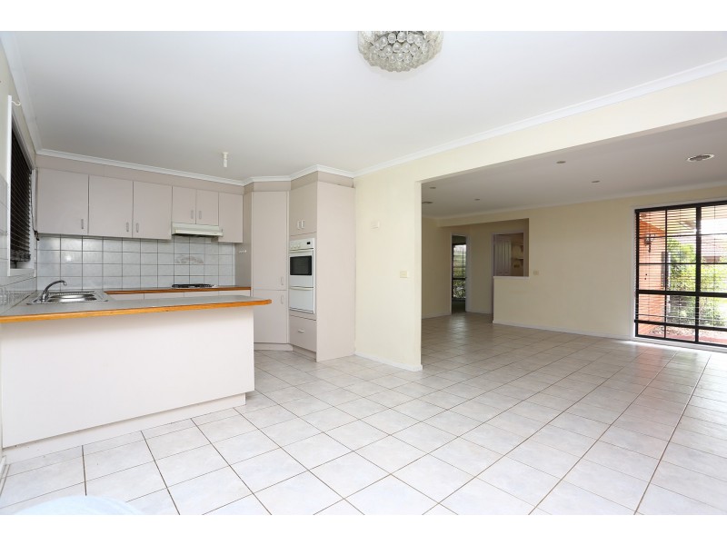 8 De Castella Close, Mill Park VIC 3082
