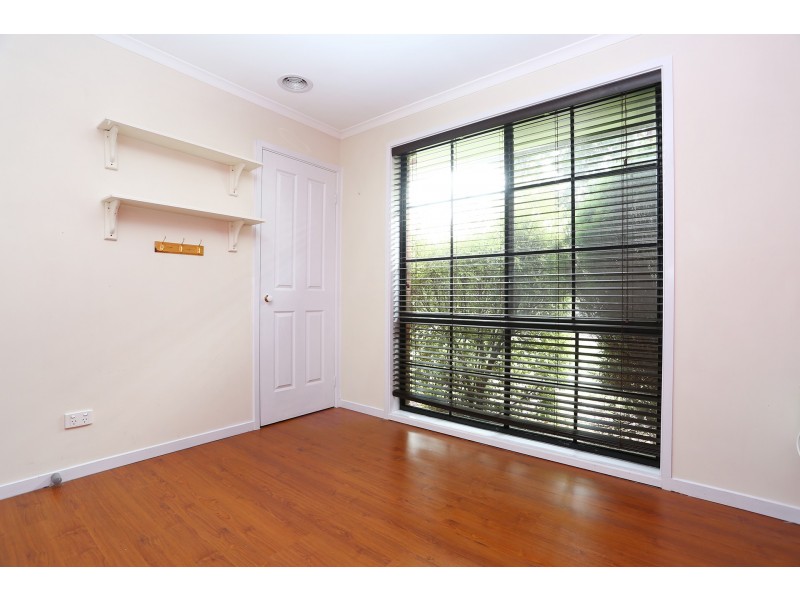 8 De Castella Close, Mill Park VIC 3082