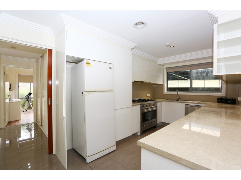 1 Redfield Court, Mill Park VIC 3082