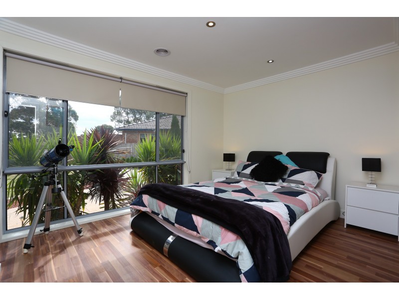 1 Redfield Court, Mill Park VIC 3082