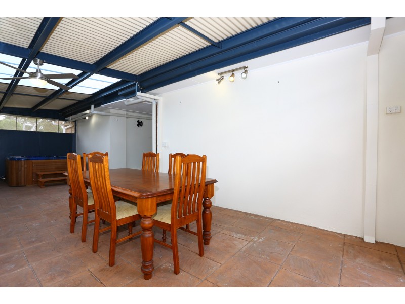 1 Redfield Court, Mill Park VIC 3082