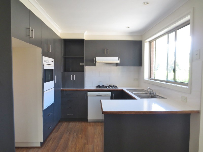 4 Bentley Way, Mill Park VIC 3082