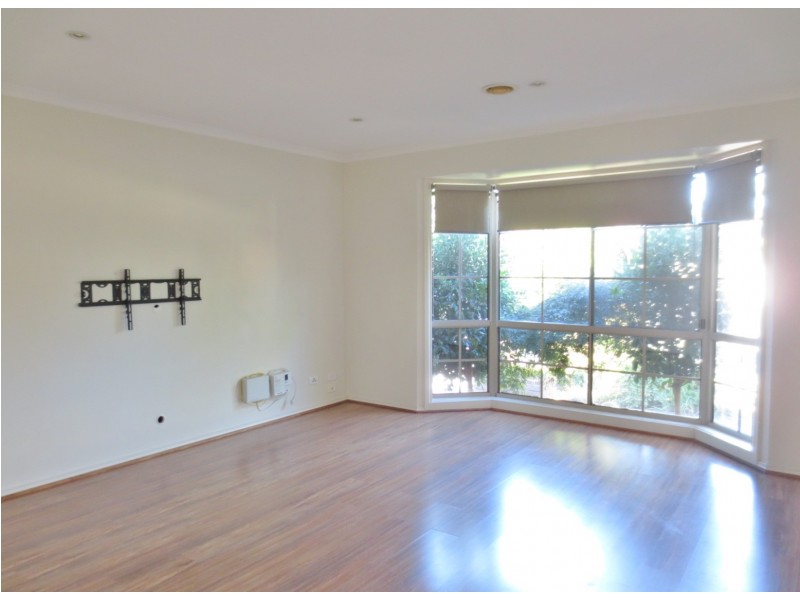 4 Bentley Way, Mill Park VIC 3082