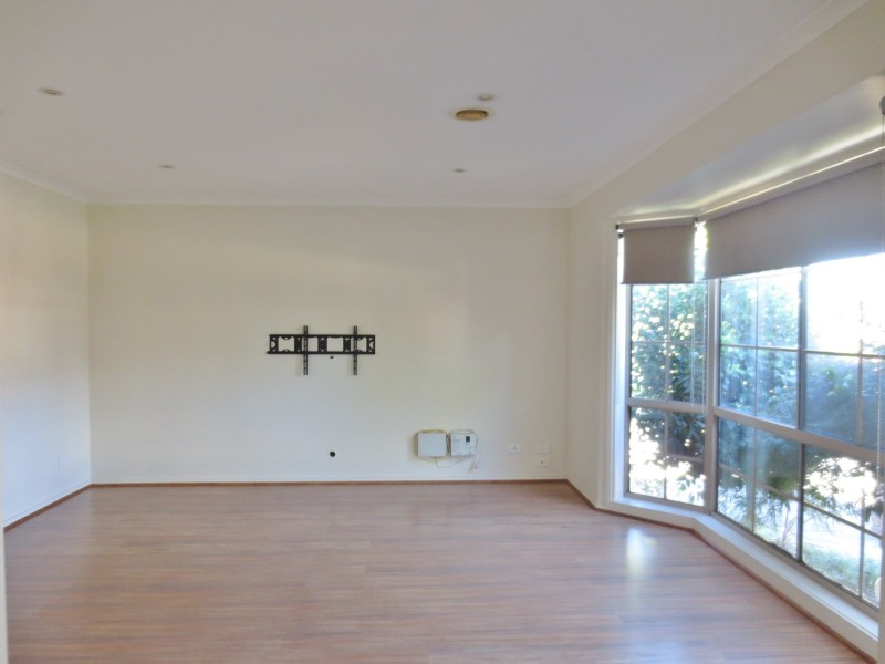 4 Bentley Way, Mill Park VIC 3082