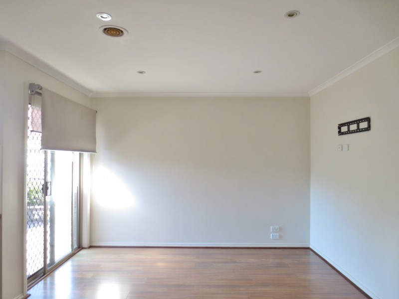 4 Bentley Way, Mill Park VIC 3082